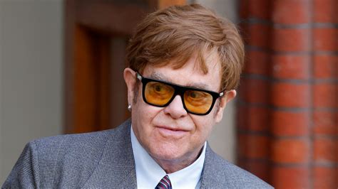 The Spontaneous Sing-Along Scandal: A Hilarious Mishap Involving Sir Elton John!